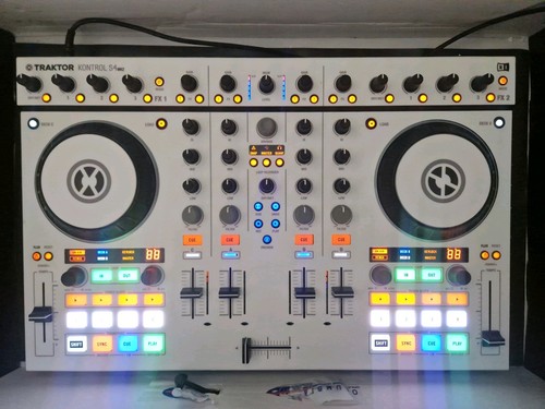 Traktor kontrol mk2 - traktor, s4